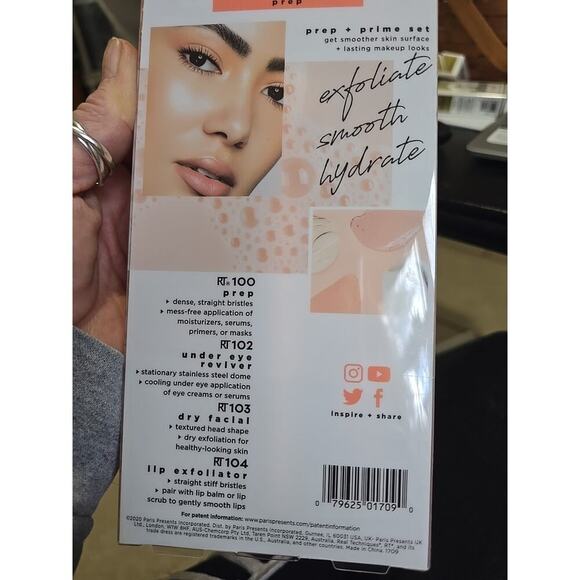 REAL TECHNIQUES Prep and Prime 4pcs Brush Set 01709 Makeup Flawless Moisturizer - Picture 2 of 8